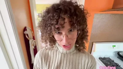 I Fuck a Fan from The Coffee Shop and Take The Condom Off