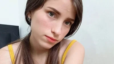 I help my stepsister with her nails and as a reward she lets me fuck her