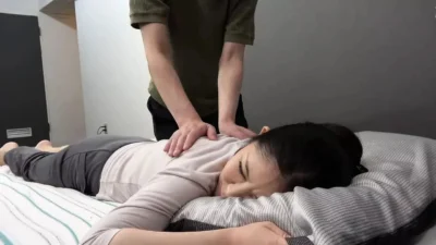 I Pull my Pants Down While Giving her a Massage… – Part.1