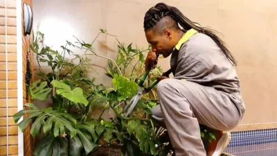 Super Big Black Plumper Bianca BomBom Seduces The Hung Gardener