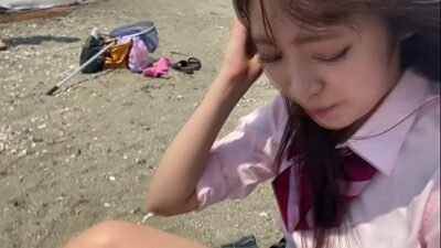 ハメ撮り　夏の思い出おじちんぽ中毒娘（１８）と潮吹き即イキSEX。 素人 中出し 個人撮影 美女 フェラチオ 潮吹き 可愛い 生ハメ お掃除フェラ
