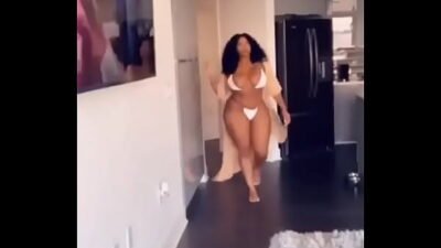 Rica morena tetona y nalgona