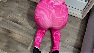 I fucked my stepsister because she showed her big ass in pink leggings and I took the opportunity and fucked her, then kissing and handjobs and fucked her pussy and played with her big tits and patted