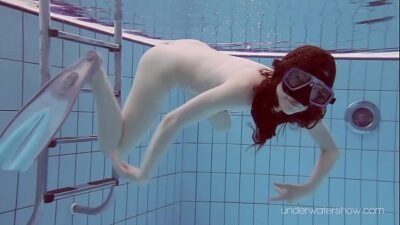 Roxalana Chech in scuba diving in the pool